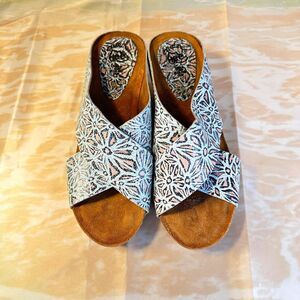 Hee Sandals Women's Leather Wedge Shoe